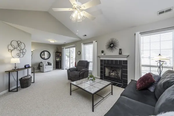 107 Templeton ST, Lake Bluff, IL 60044