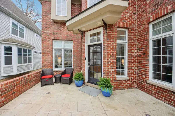 1135 N Main ST, Naperville, IL 60563