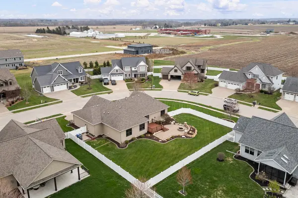 6608 Prairie Grass LN, Bettendorf, IA 52722