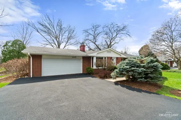 1005 Meadow LN, Elgin, IL 60123