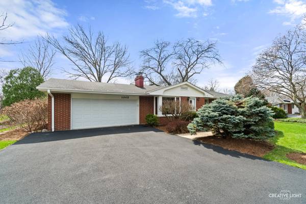 1005 Meadow LN, Elgin, IL 60123