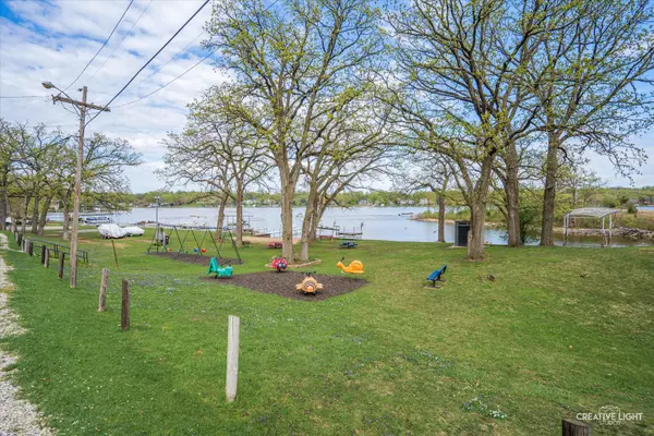 4520 W Shore DR, Wonder Lake, IL 60097
