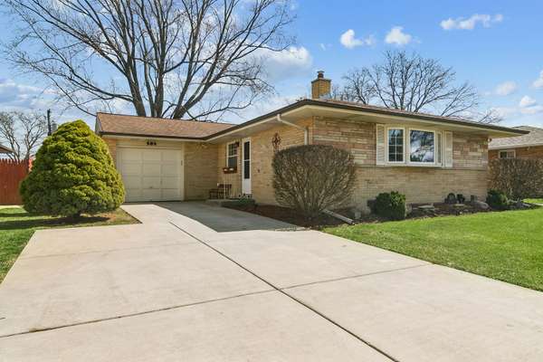 589 Jon LN, Des Plaines, IL 60016