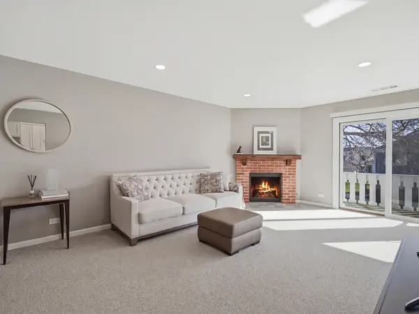 549 Williamsburg CT #B2, Wheeling, IL 60090