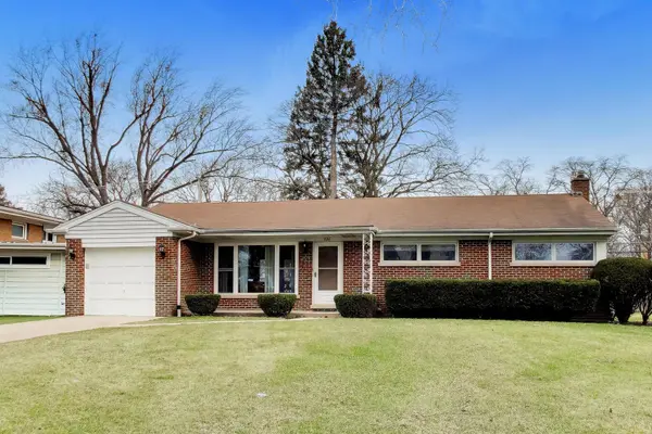 108 W Sunset RD, Mount Prospect, IL 60056