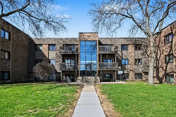 1484 Stonebridge CIR #B6, Wheaton, IL 60189