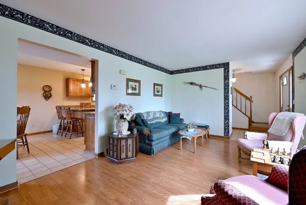 37W208 Olwin DR, Elgin, IL 60124