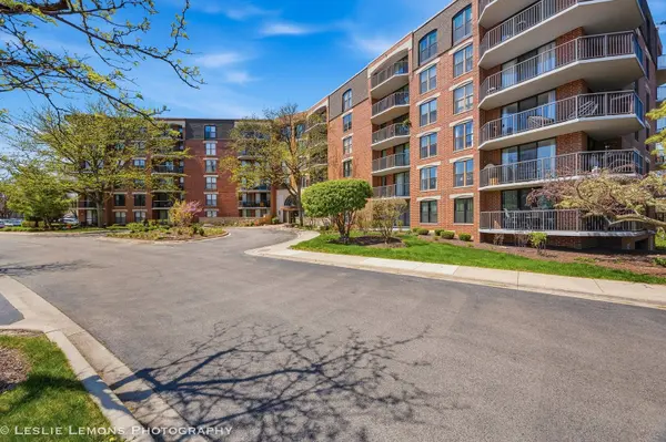 511 Aurora AVE #313, Naperville, IL 60540