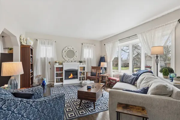 124 E Jackson ST, Villa Park, IL 60181