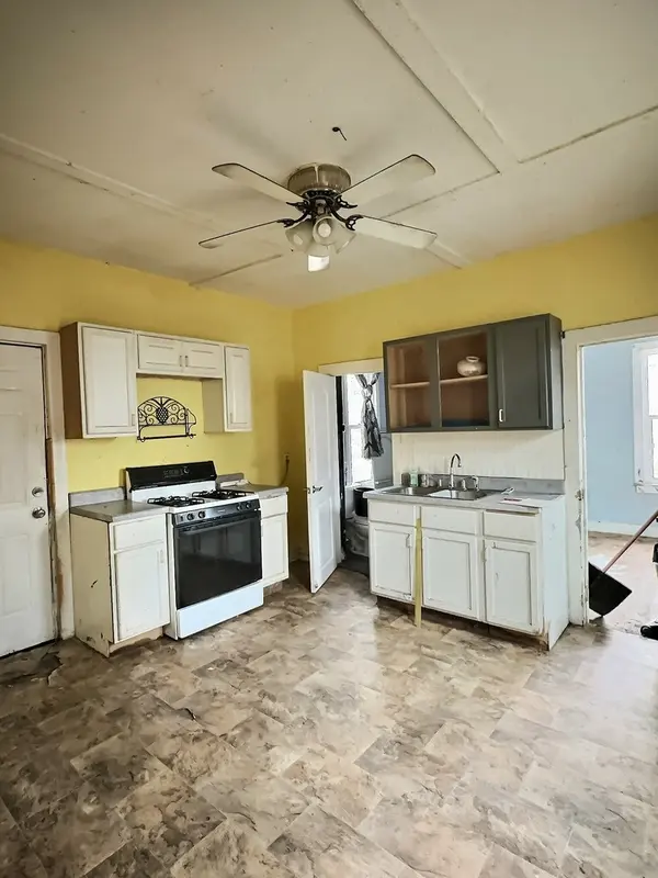 410 N 3rd ST, Clinton, IA 52732