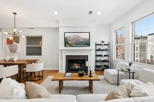 909 W Roscoe ST #2, Chicago, IL 60657
