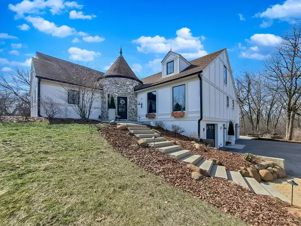 674 Plum Tree RD, Barrington Hills, IL 60010