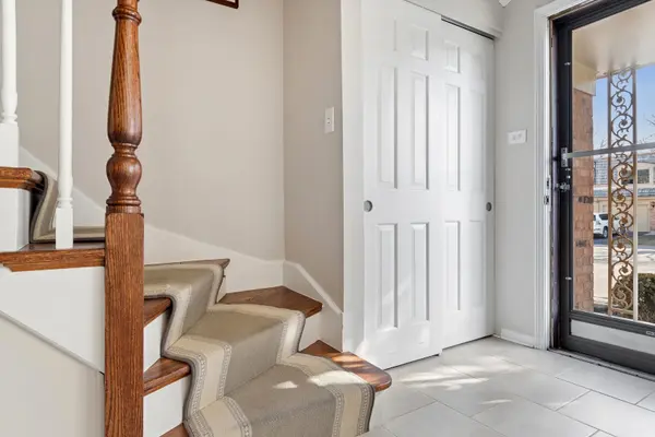 19W014 Avenue Normandy, Oak Brook, IL 60523