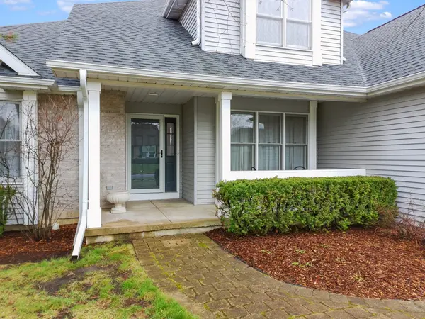 1128 Tara DR, Woodstock, IL 60098