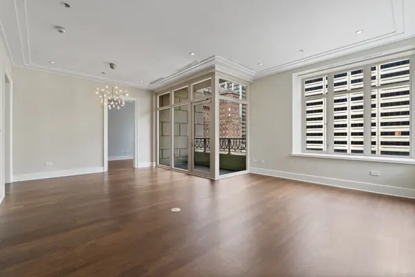 118 E Erie ST #18B, Chicago, IL 60611