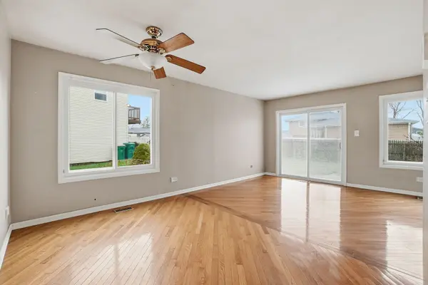 1423 Peachtree LN, Lockport, IL 60441