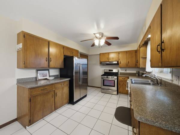 3718 Hillcrest PL, Johnsburg, IL 60051