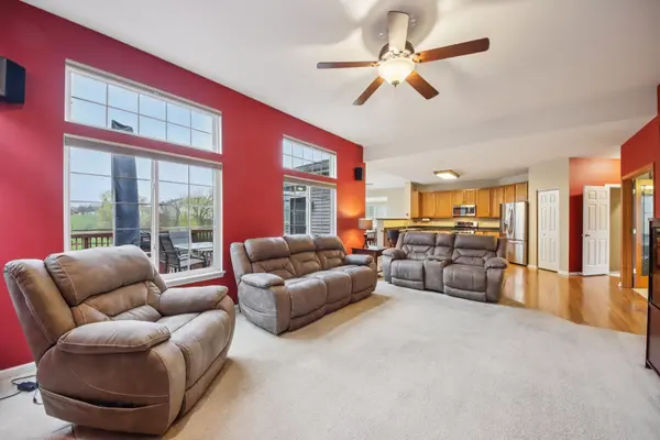 224 Cross Creek LN, Lindenhurst, IL 60046