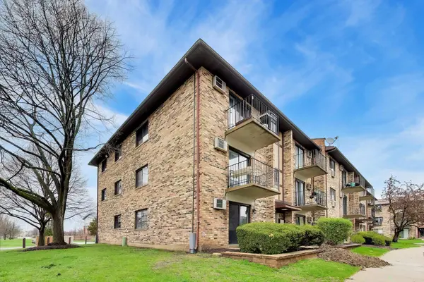 324 Klein Creek CT #A, Carol Stream, IL 60188