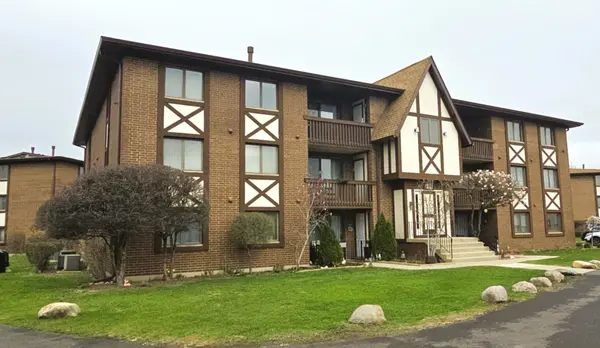10561 Palos PL #1D, Palos Hills, IL 60465