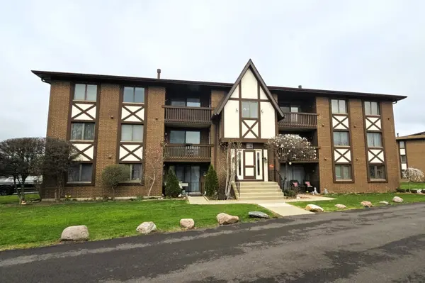 10561 Palos PL #1D, Palos Hills, IL 60465