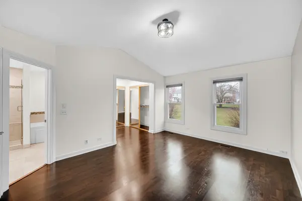 1803 Vermont DR, Elk Grove Village, IL 60007
