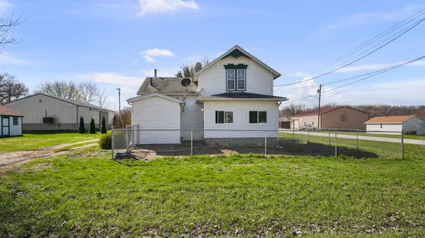 100 4th AVE E, Andalusia, IL 61232
