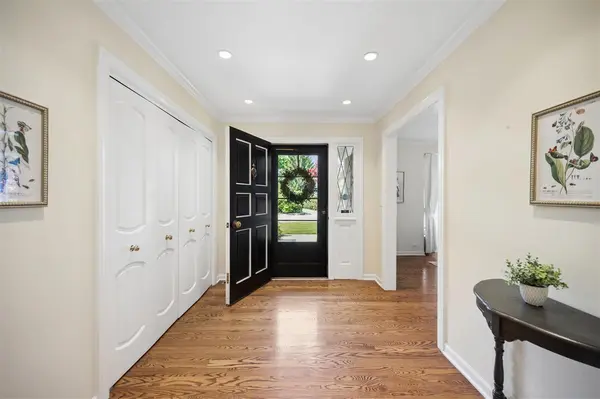 2407 Iroquois RD, Wilmette, IL 60091