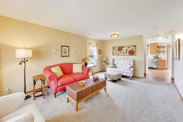 330 MARTIN DR, Woodstock, IL 60098