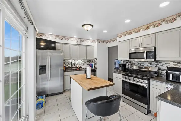 140 Wedgewood WAY, Bolingbrook, IL 60440