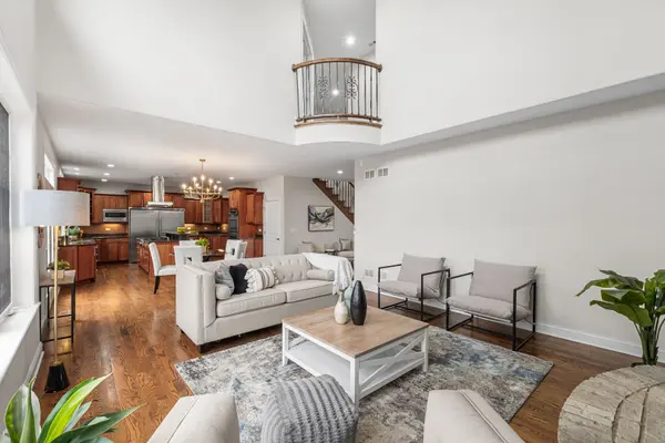 3202 Dell PL, Glenview, IL 60025