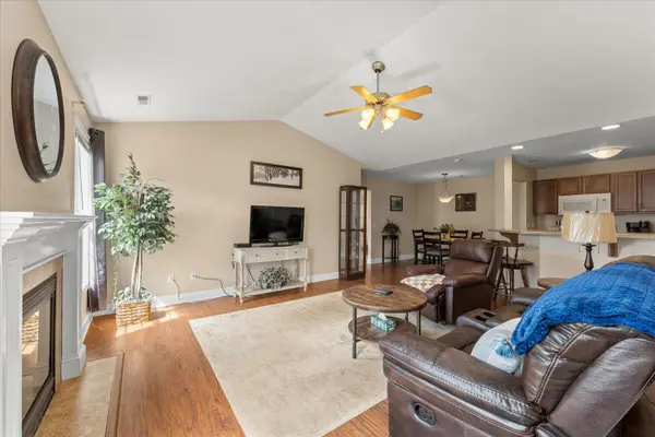 3030 E Stillwater LNDG #203, Urbana, IL 61802