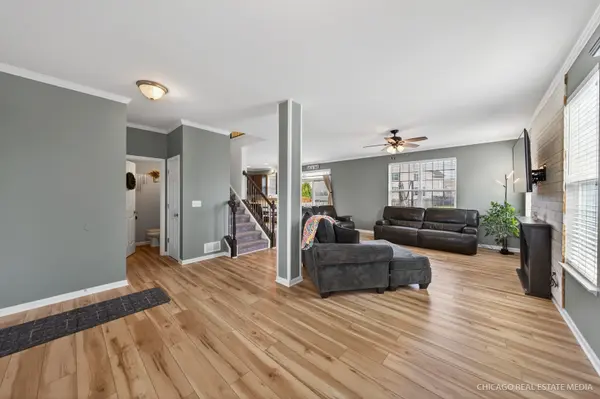 295 Monarch LN, Volo, IL 60020