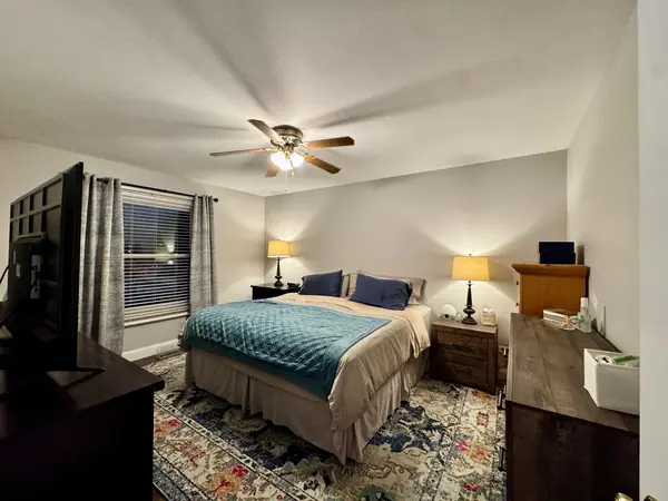 1036 Pheasant TRL, Carol Stream, IL 60188