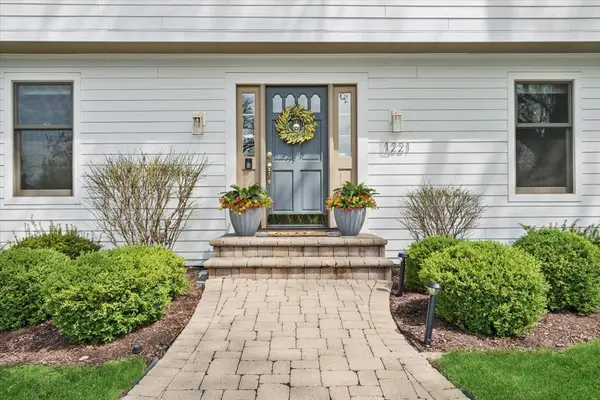 1221 Whirlaway AVE, Naperville, IL 60540