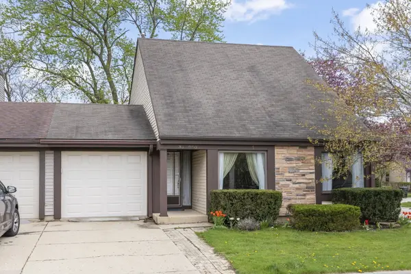 30W050 Mulberry CT, Warrenville, IL 60555