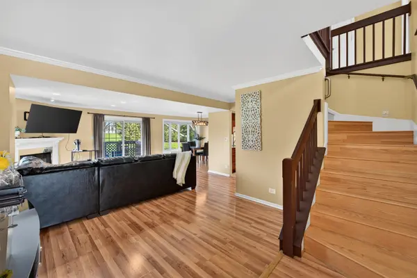 1926 Golf View DR, Bartlett, IL 60103