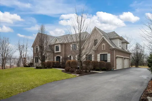 25 Clay CT, Lake Bluff, IL 60044