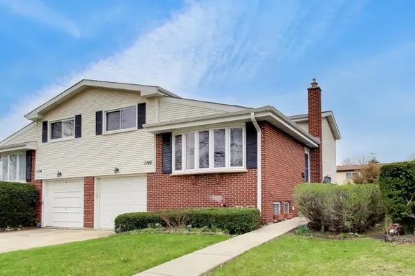 1740 N Drury LN, Arlington Heights, IL 60004