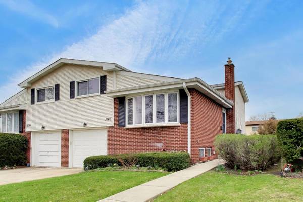 1740 N Drury LN, Arlington Heights, IL 60004