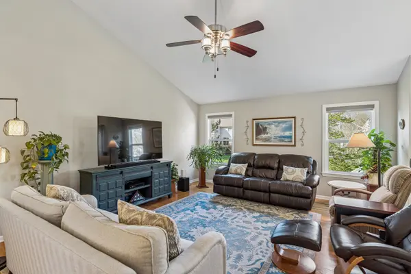 410 Middlebury DR, Lake Villa, IL 60046