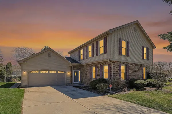 229 Tudor LN, Schaumburg, IL 60193