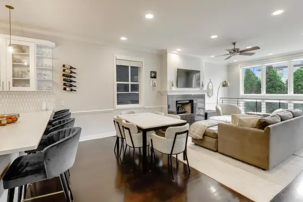1638 W Diversey Pkwy #1, Chicago, IL 60614