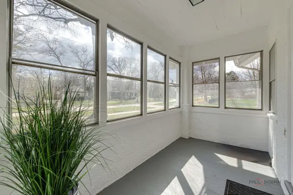300 E Sheridan PL, Lake Bluff, IL 60044