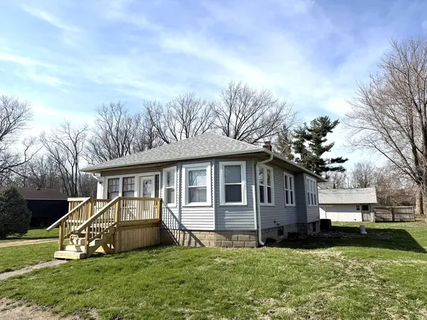 302 W Division ST, Amboy, IL 61310