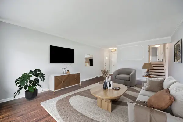 1407 N Highland AVE, Arlington Heights, IL 60004