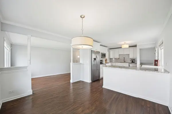 1407 N Highland AVE, Arlington Heights, IL 60004