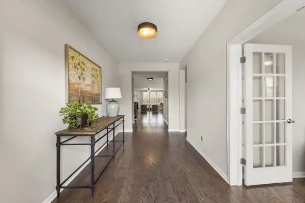 51 Somerset CIR, Wheaton, IL 60189