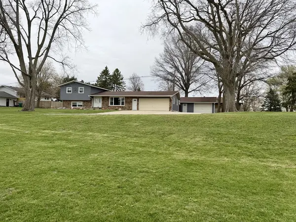 702 S Grant ST, Clinton, IL 61727