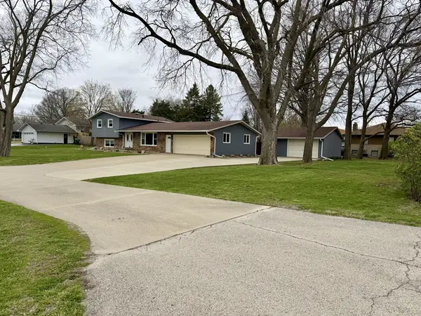 702 S Grant ST, Clinton, IL 61727